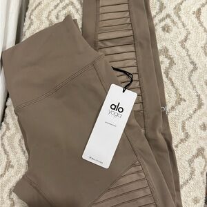ALO Yoga Taupe Leggings